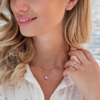 boucles d 'oreilles mauboussin ma reine d'amour n°1 or blanc et diamants