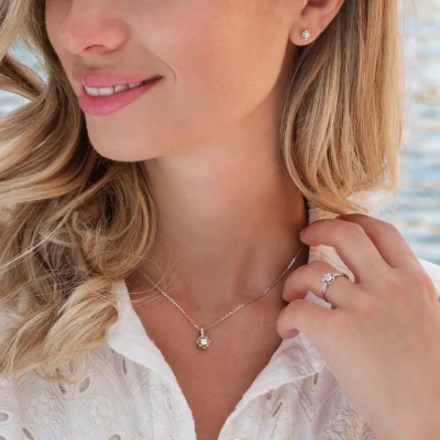 boucles d 'oreilles mauboussin ma reine d'amour n°1 or blanc et diamants