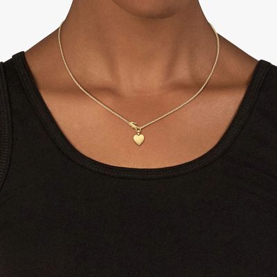 collier lacoste femme love my croc acier doré pampille coeur et crocodile