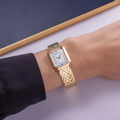 montre herbelin femme octogone cadran nacre blanche bracelet acier doré quartz