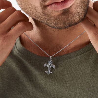 collier thomas sabo fleur de lys rebel at heart argent noirci