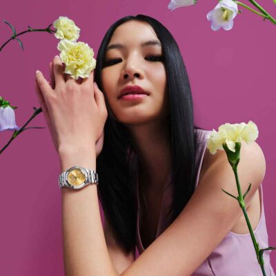 montre swatch femme irony petal swirl acier et cadran jaune fleurs