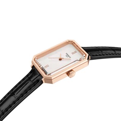 montre tissot femme SRV acier doré et cuir noir boitier rectangulaire mouvement quartz look art déco nacre blanche