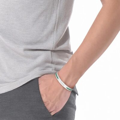 bracelet lacoste jonc adventurer acier et vert 8 mm homme