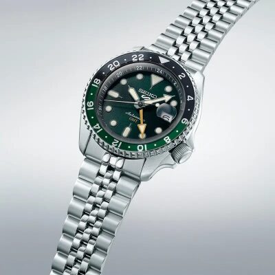 montre seiko 5 sports GMT automatique homme acier et vert maille jubilee cadran vert bracelet acier