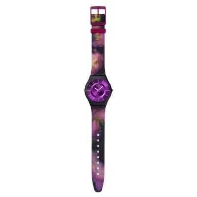 montre swatch skin paradise bloom bracelet silicone multicolore et cadran violet boitier noir mat 34 mm