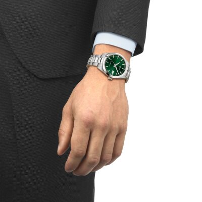 Montre Tissot Gentleman 38 mm en acier et cadran vert foncé, mouvement automatique powermatic 80 , glace saphir bombée. Expédition 24H. Livraison gratuite. Bijouterie Familiale.