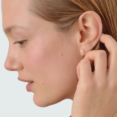 boucles d'oreilles agatha beloved puces doré et cristal en forme de fleurs