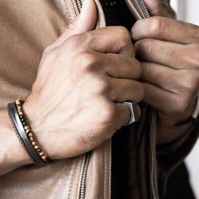 bracelet-rochet-en-acier-cuir-et-oeil-de-tigre yale cuir marron barcelet triple rang