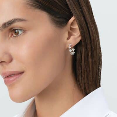 boucles d'oreilles agatha beloved céoles cristal et argent portée à l'oreille par une femme